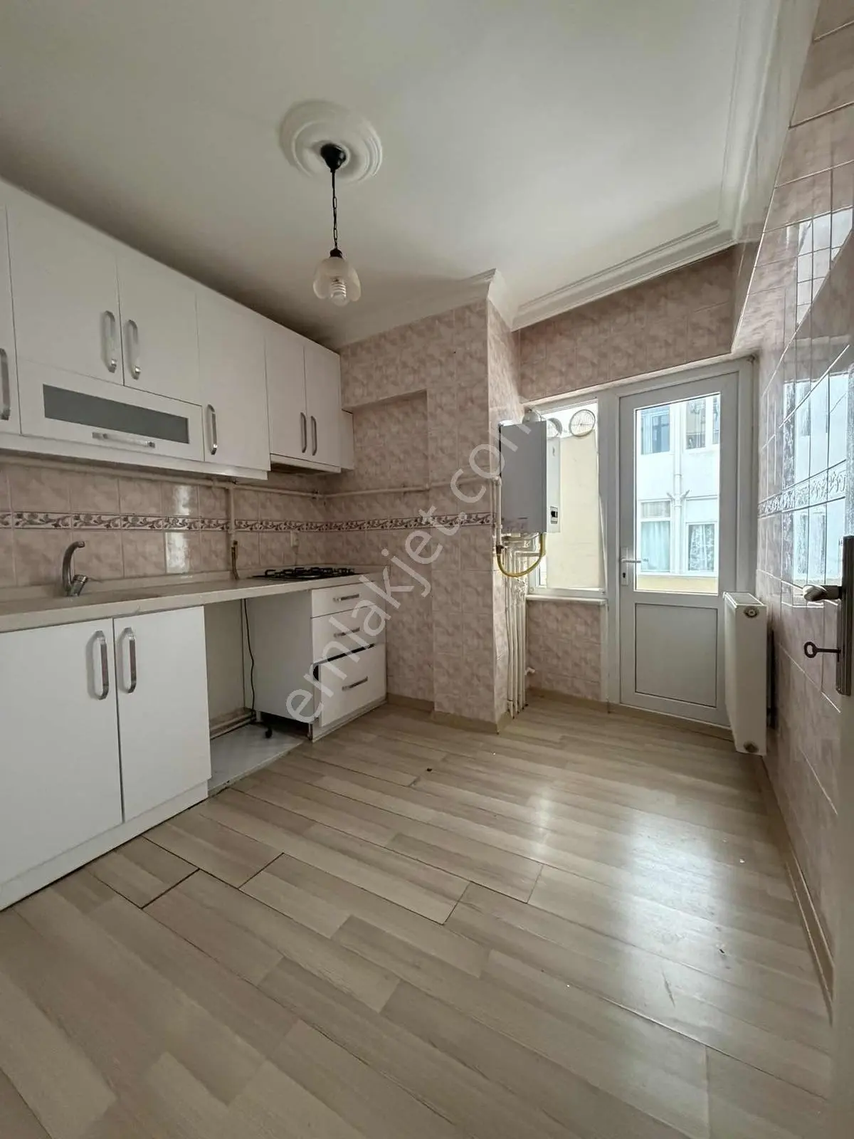 Muhittin Mahallesi Ünilever Okulu Karşısında 2+1 Kiralık Daire