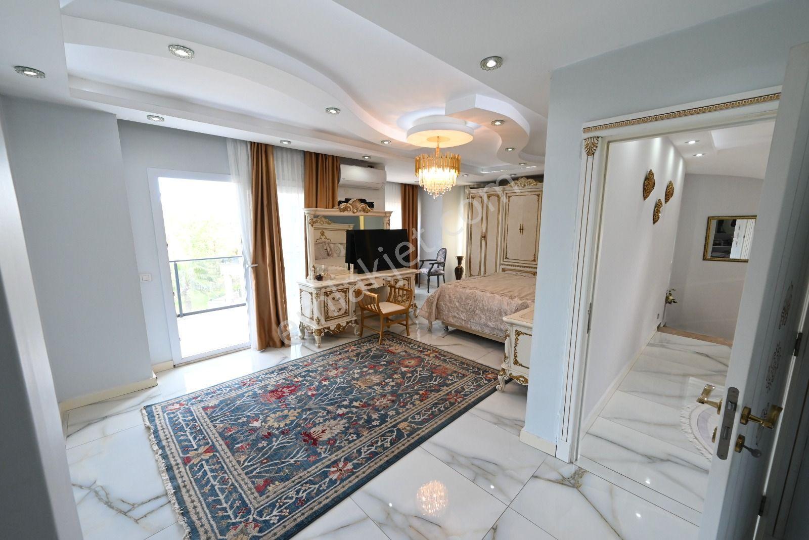 Üstünkent'ten Mezitli Çamlıcada Müstakil Arsalı Fourleks Villa - Görsel 35