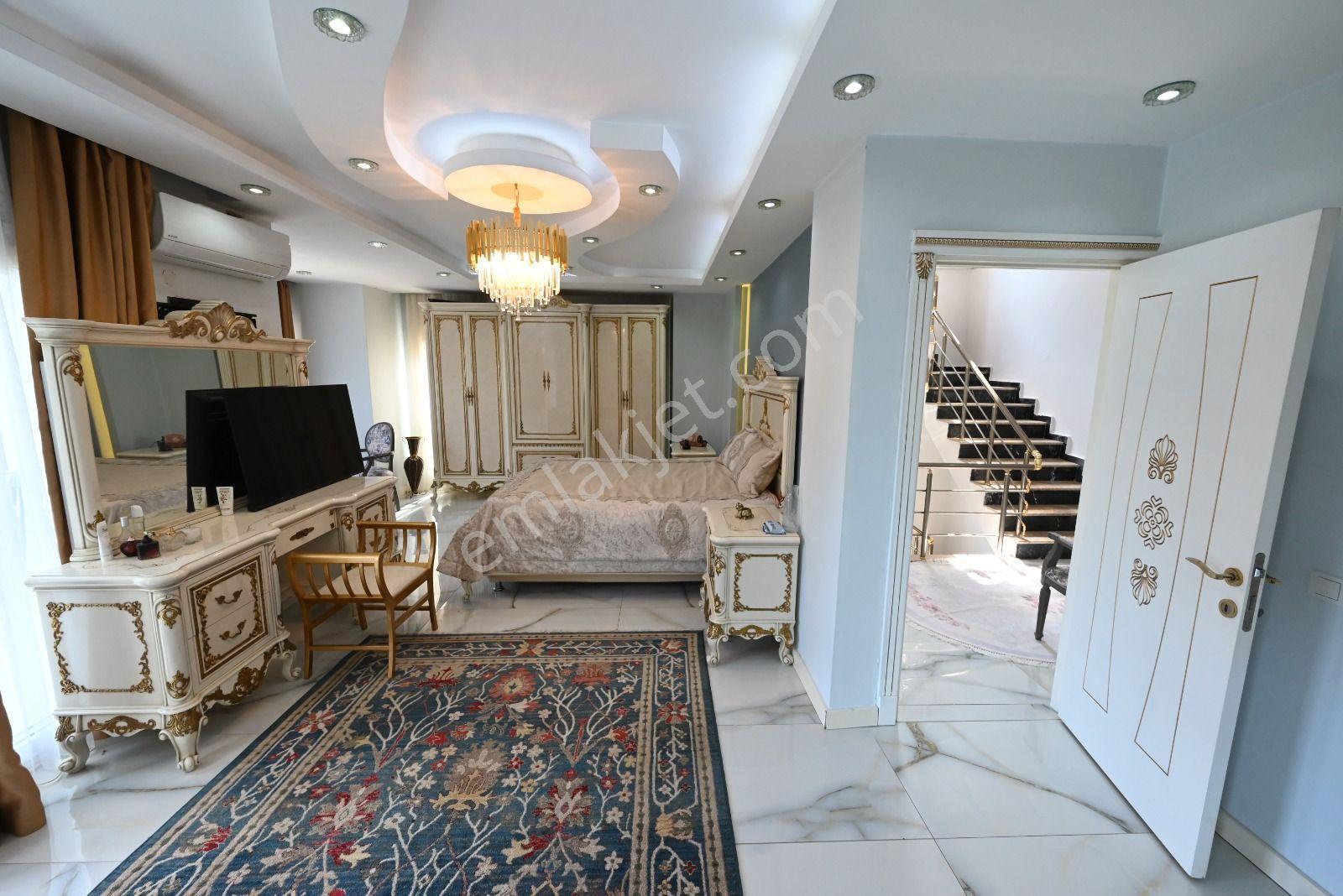 Üstünkent'ten Mezitli Çamlıcada Müstakil Arsalı Fourleks Villa - Görsel 31