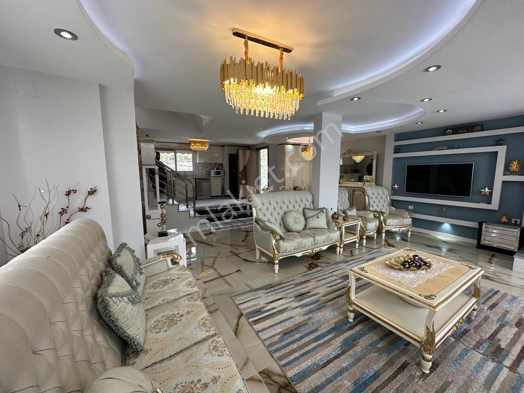 Üstünkent'ten Mezitli Çamlıcada Müstakil Arsalı Fourleks Villa - Görsel 7