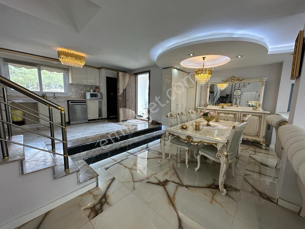 Üstünkent'ten Mezitli Çamlıcada Müstakil Arsalı Fourleks Villa - Görsel 11