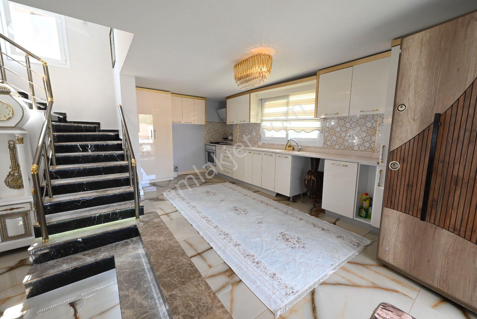 Üstünkent'ten Mezitli Çamlıcada Müstakil Arsalı Fourleks Villa - Görsel 29