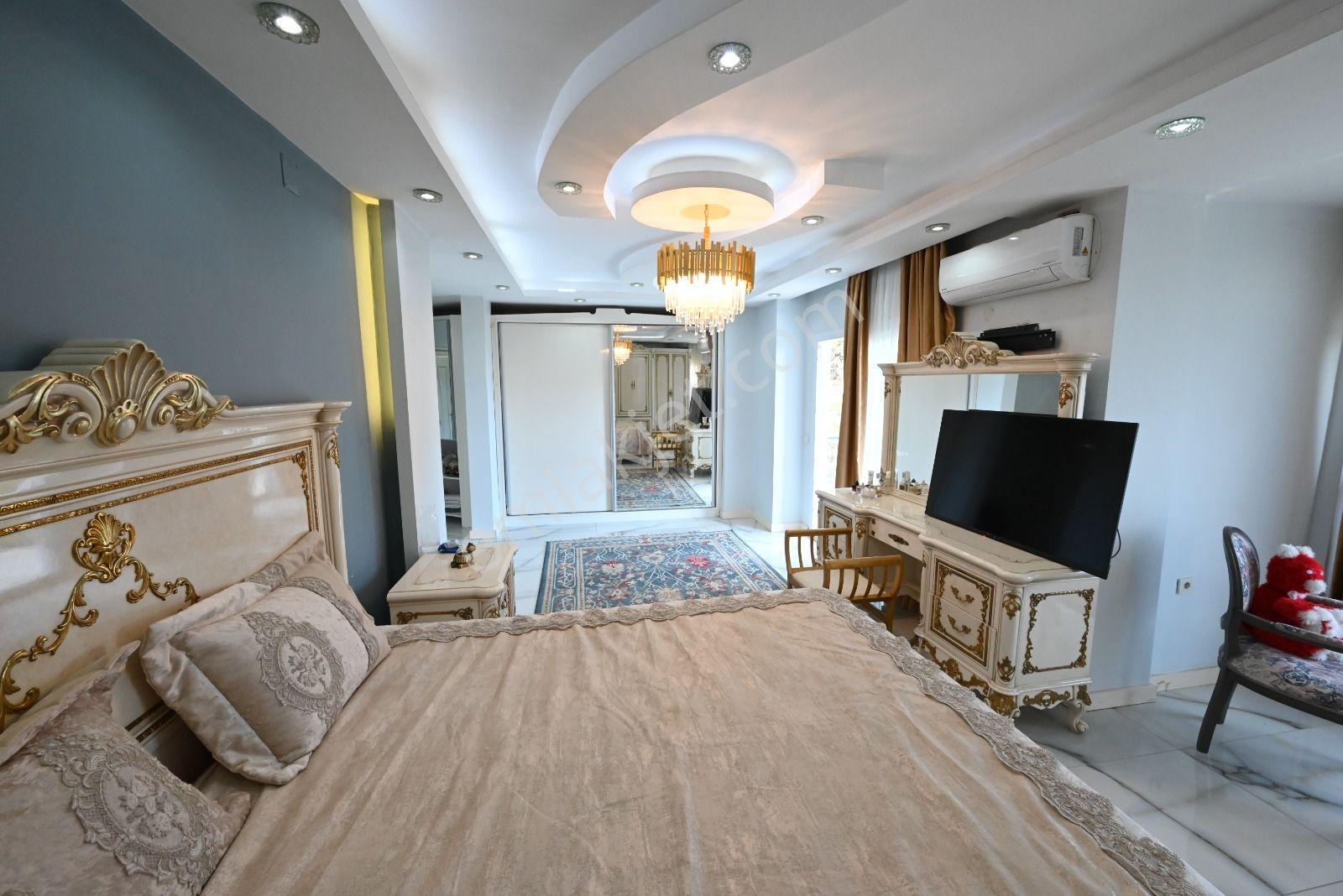Üstünkent'ten Mezitli Çamlıcada Müstakil Arsalı Fourleks Villa - Görsel 32