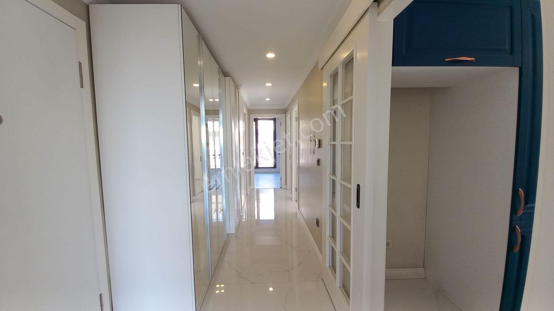 Çengelköy 'de Boğaz Manzaralı 3 Yıllık Binada Kiralık 3+1 Daire - Görsel 24