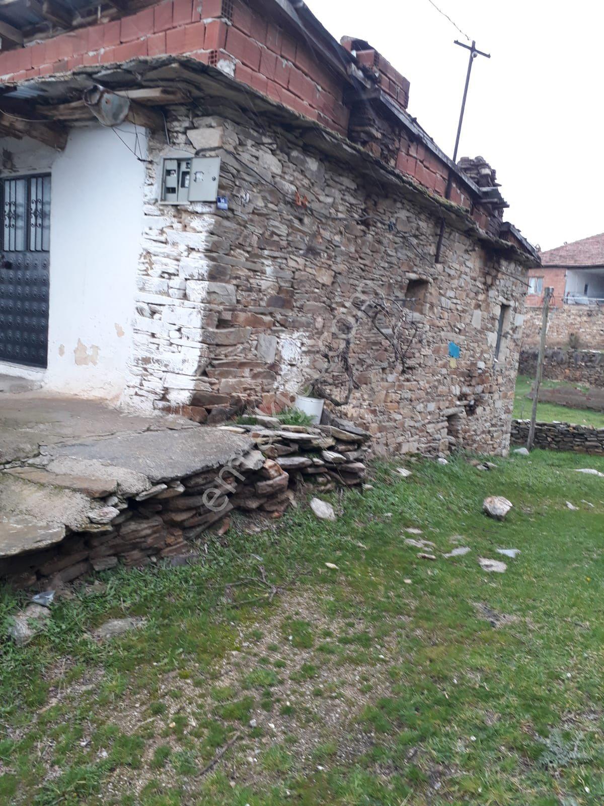 Taş Yapı Köy Evi Ve Bahçesi