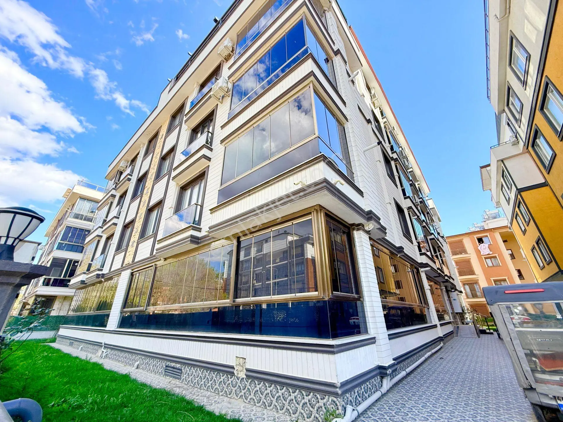 ▶ Körfez'den Full Eşyalı Ara Kat Asansörlü 1+1 Satılık Daire