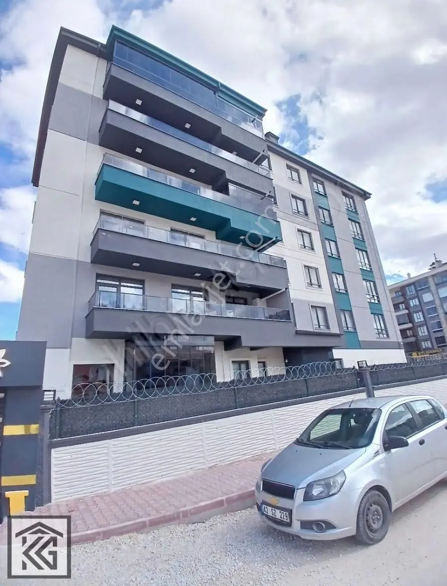 Mevlana Kültür Merkezi Yakını Arakat Site İçi Sıfır Geniş 4+1