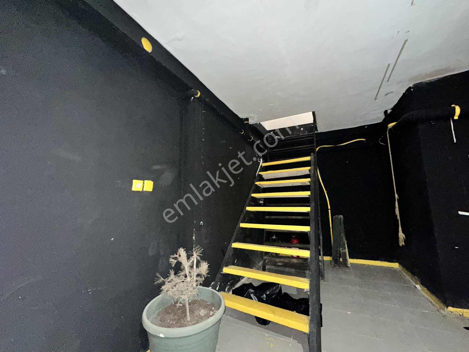 Karapürçek'de Acil Satılık 25m2+25m2 Depolu Dükkan - Görsel 18