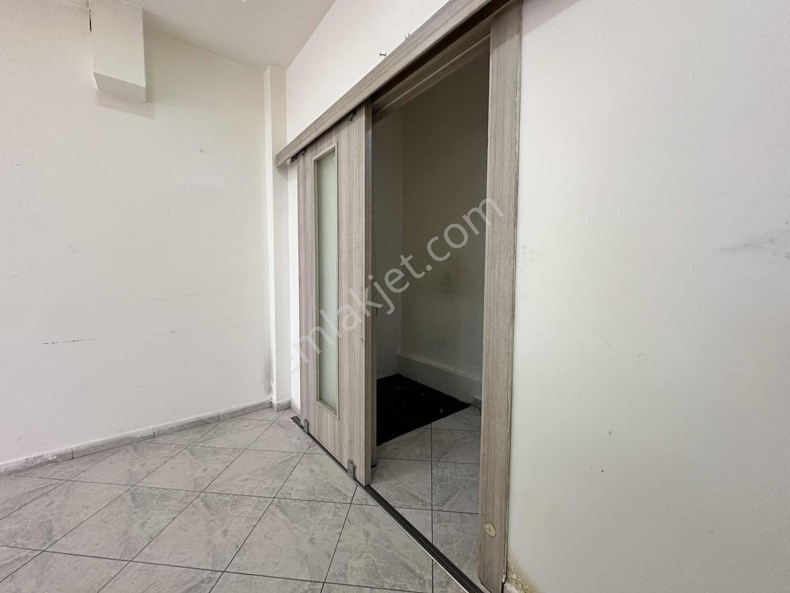 Karapürçek'de Acil Satılık 25m2+25m2 Depolu Dükkan - Görsel 2