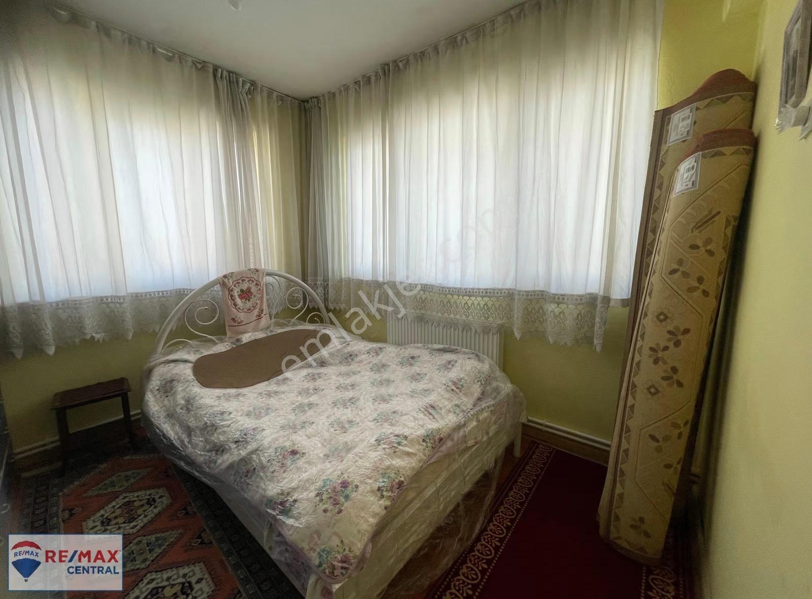 Re/max Central'dan Gülyurt Mah. Köşebaşında Satılık 2+1 Daire - Görsel 6