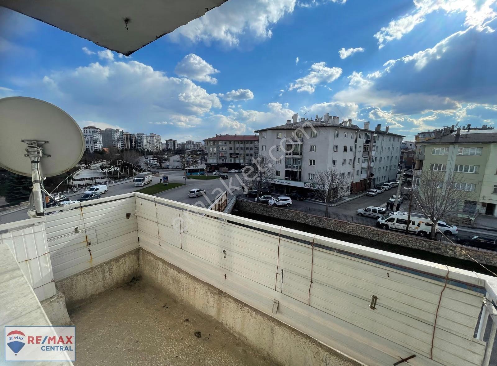 Re/max Central'dan Gülyurt Mah. Köşebaşında Satılık 2+1 Daire - Görsel 9