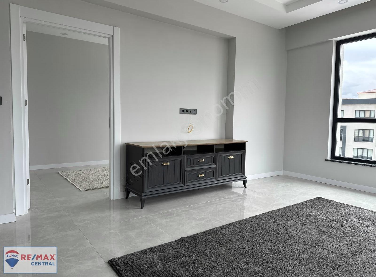 Re/max Central'dan C.üniv.'de 2+1(a.mutfak) Lüks Eşyalı Kiralık - Görsel 13