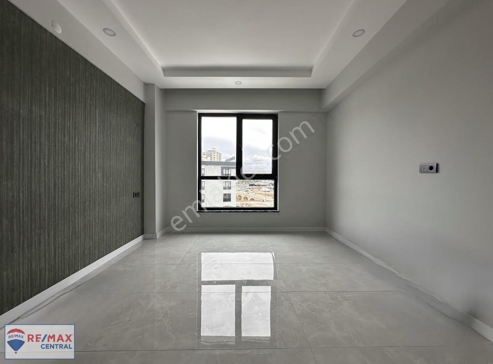 Re/max Central'dan C.üniv.'de 2+1(a.mutfak) Lüks Eşyalı Kiralık - Görsel 9