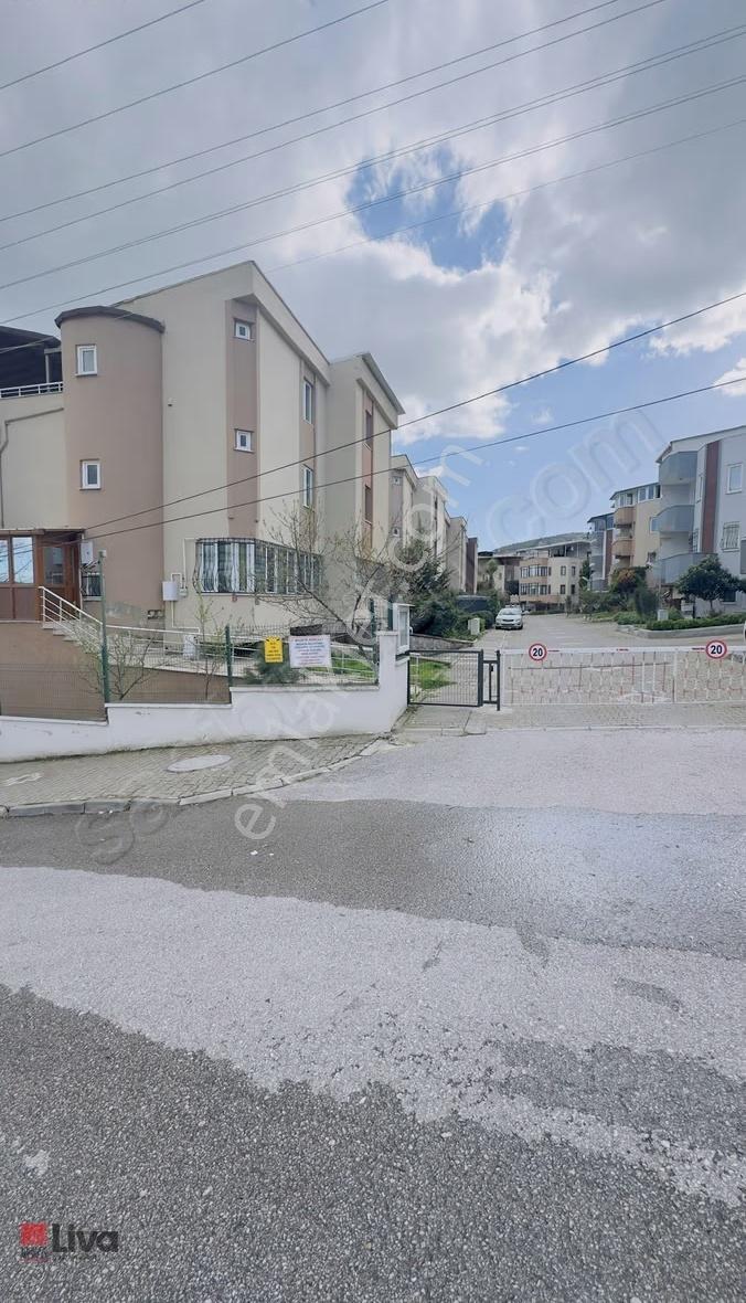 Kuvayi Milliye Mahallesi İlk Aşama Sitesinde Satılık Tripleks - Görsel 26