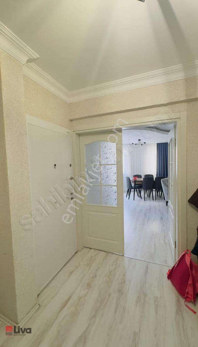 Kuvayi Milliye Mahallesi İlk Aşama Sitesinde Satılık Tripleks - Görsel 23