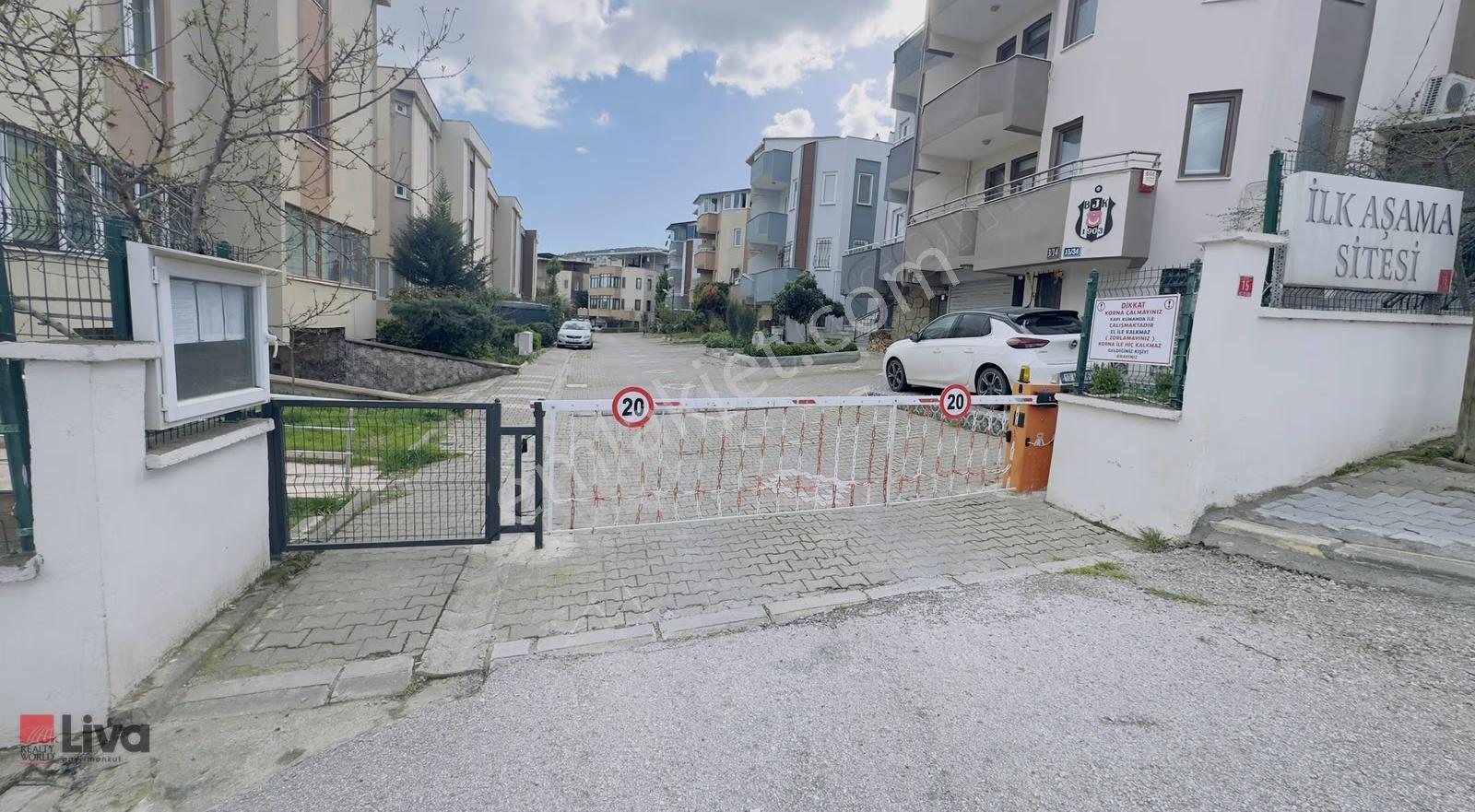 Kuvayi Milliye Mahallesi İlk Aşama Sitesinde Satılık Tripleks - Görsel 29