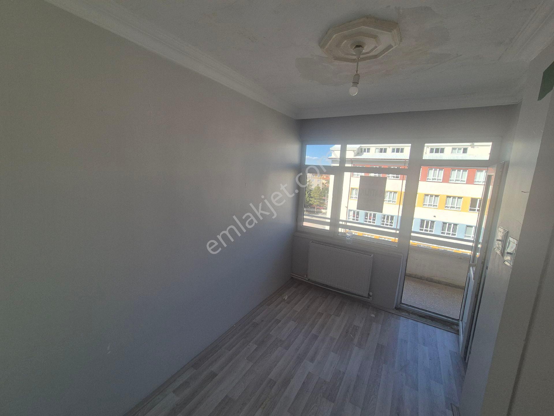Çarşı Merkezde Kiralık 3+1 Daire - Görsel 7