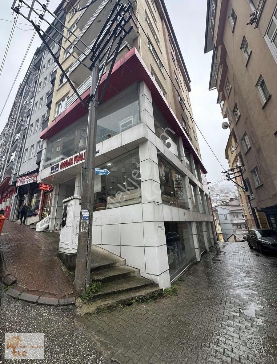 Tlc'den Satılık 3 Katlı Dükkan