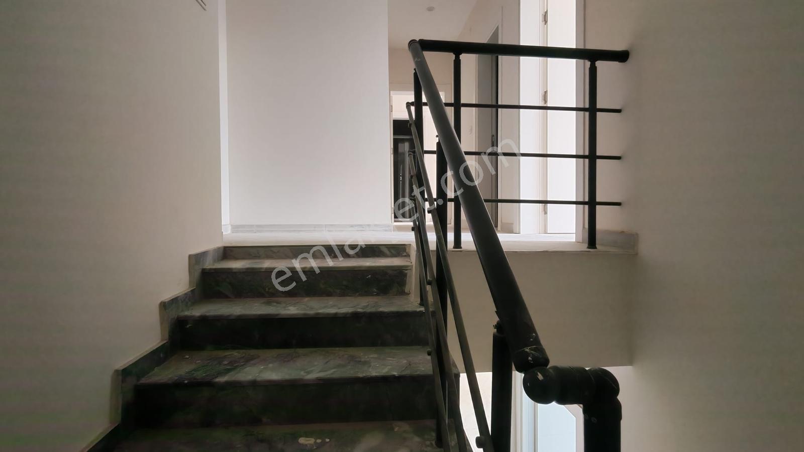 Tarcanlardan İzmit Plajyolunda Site İçi Kiralık Dire - Görsel 17