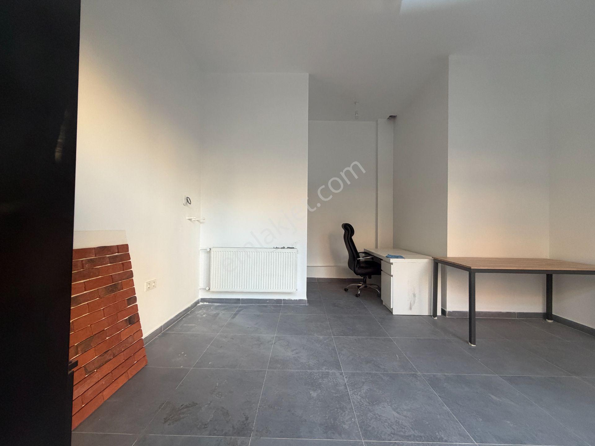Merdivenköy Ressam Salih Cad. Üzeri Kiralık Ön Kullanımlı Dükkan - Görsel 12