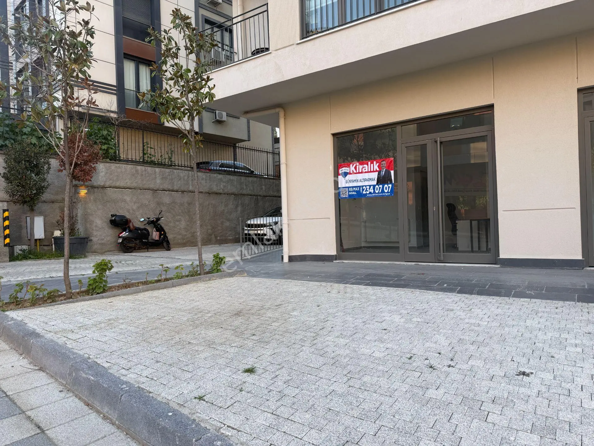 Merdivenköy Ressam Salih Cad. Üzeri Kiralık Ön Kullanımlı Dükkan - Görsel 4