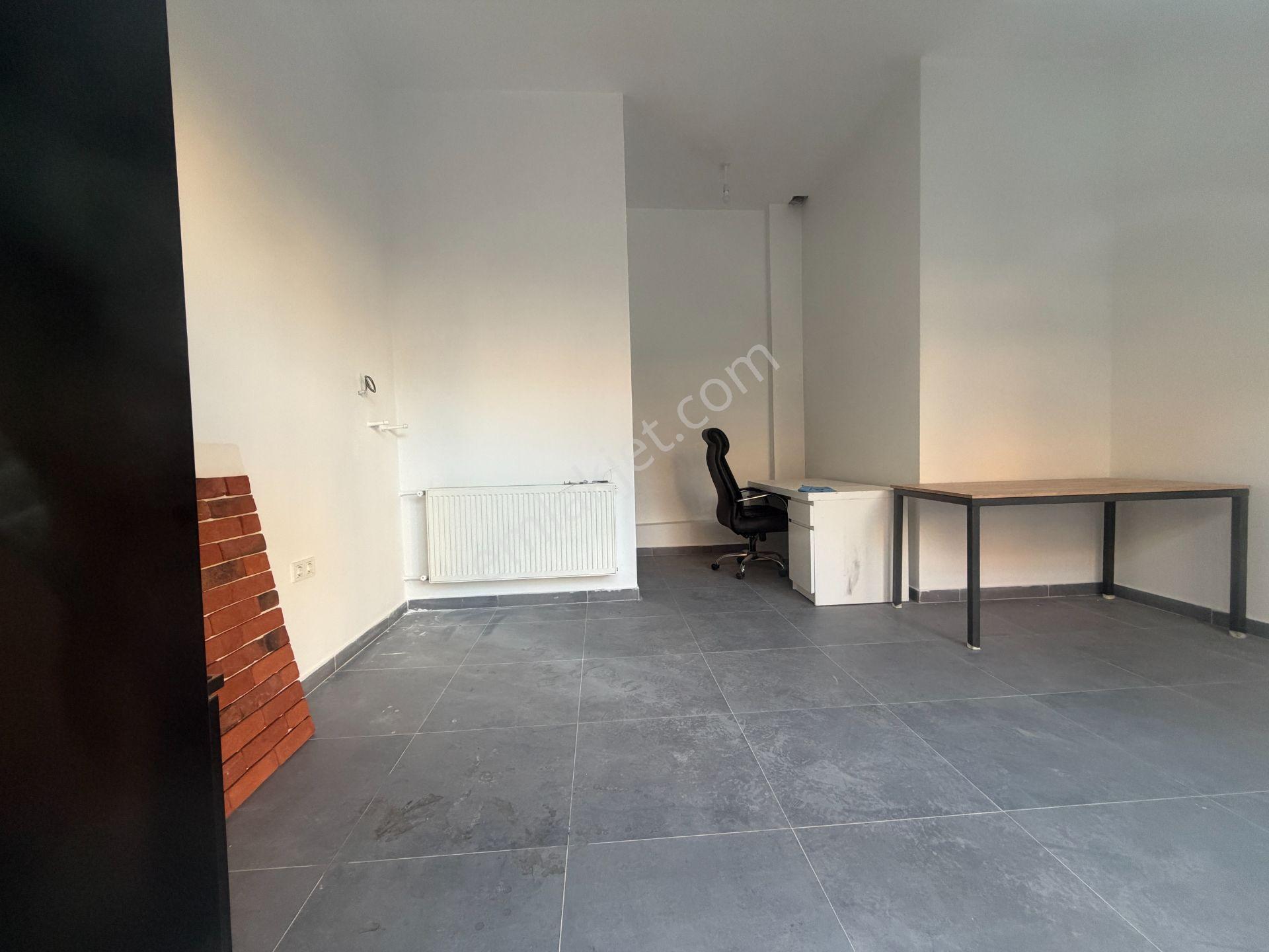Merdivenköy Ressam Salih Cad. Üzeri Kiralık Ön Kullanımlı Dükkan - Görsel 9
