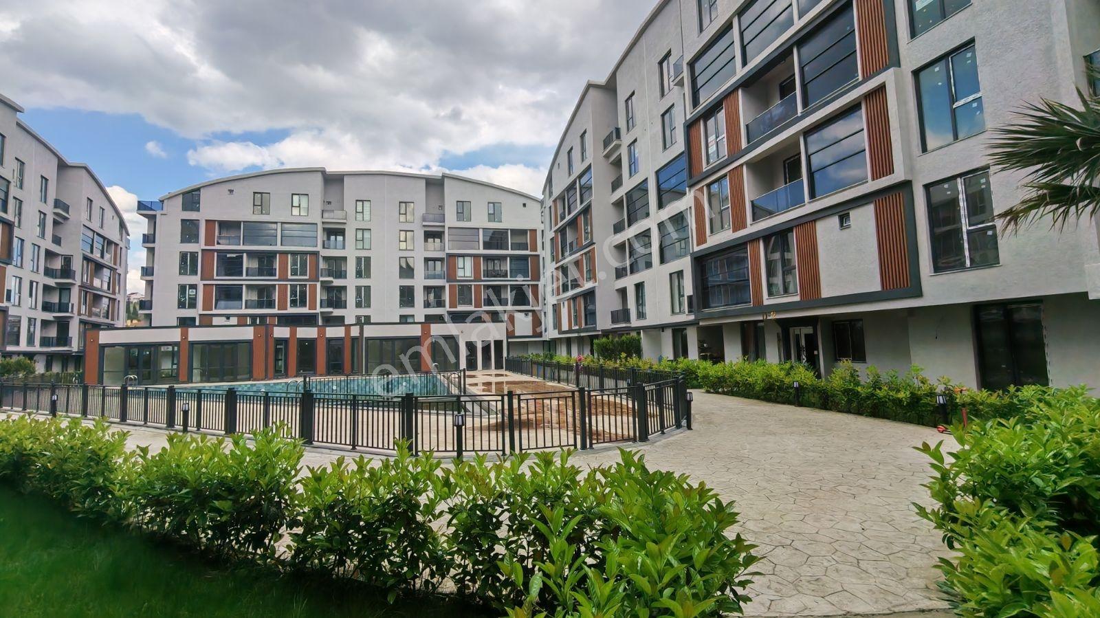 Tarcanlardan İzmit Plajyolunda Site İçi 4+1 Kiralık Daire