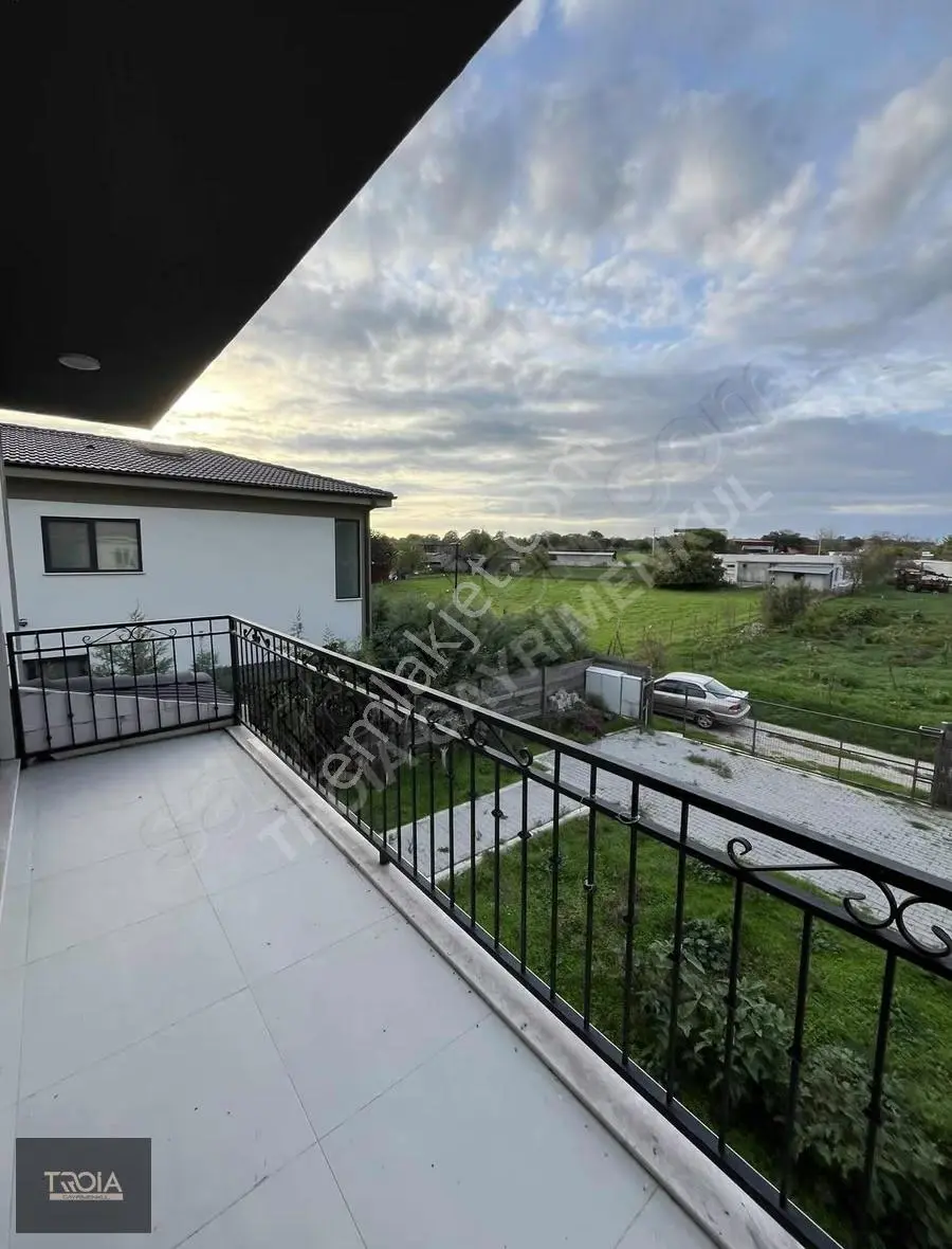 Kumburununda Geniş Bahçeli Müstakil Villa - Görsel 2