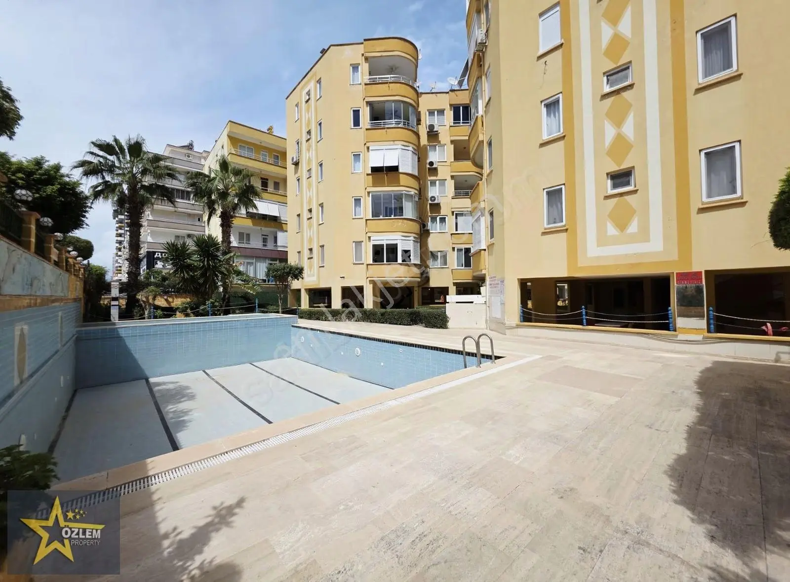 Alanya Mahmutlar'da 2+1 Giriş Kat Satılık Daire