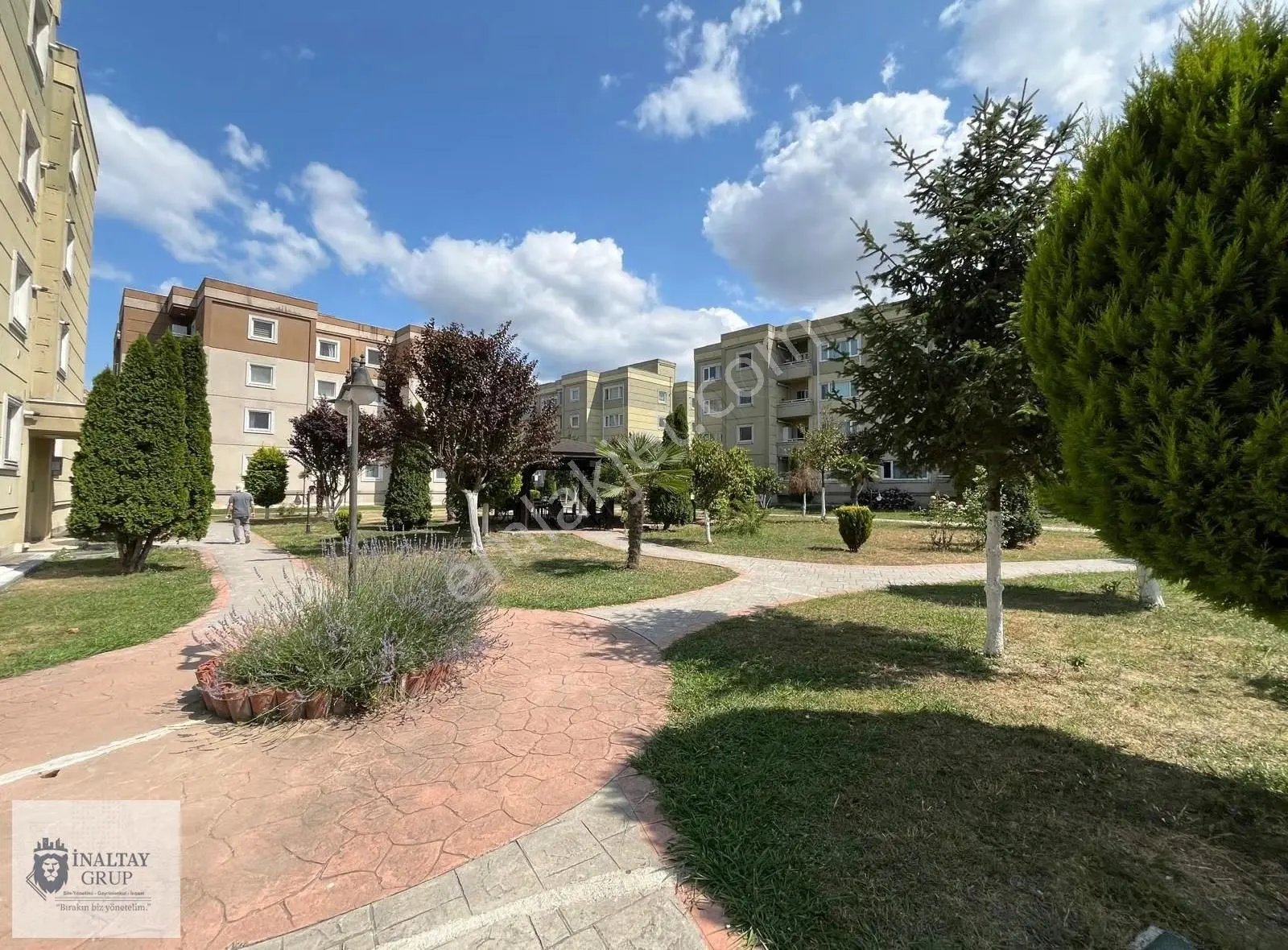 Kavanyum Evlerinde Ful Eşyalı 1+1 Satılık Daire - Görsel 3