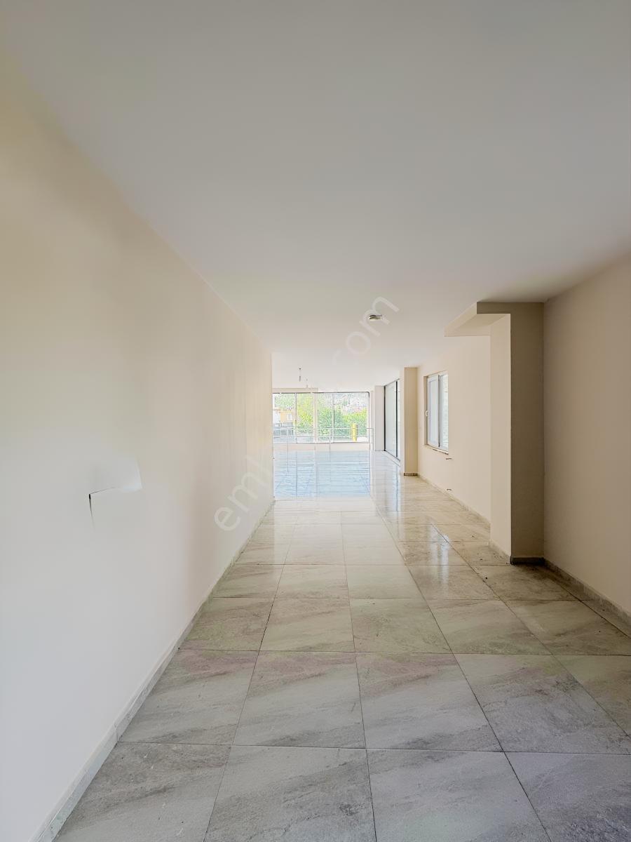 İşlek Caddede Vitrin Değeri Yüksek 250 M2 Kiracılı Dükkan - Görsel 4