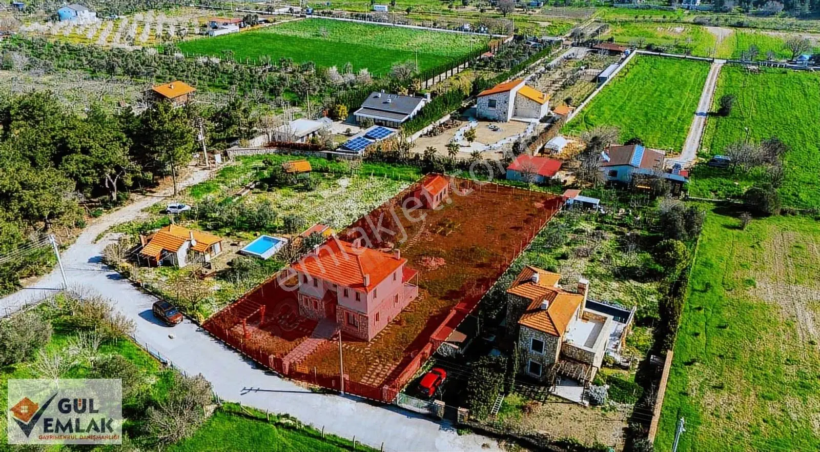 Urla Kuşçularda 1.500 M² Arsa İçinde Çam Ormanlarının Eteğinde