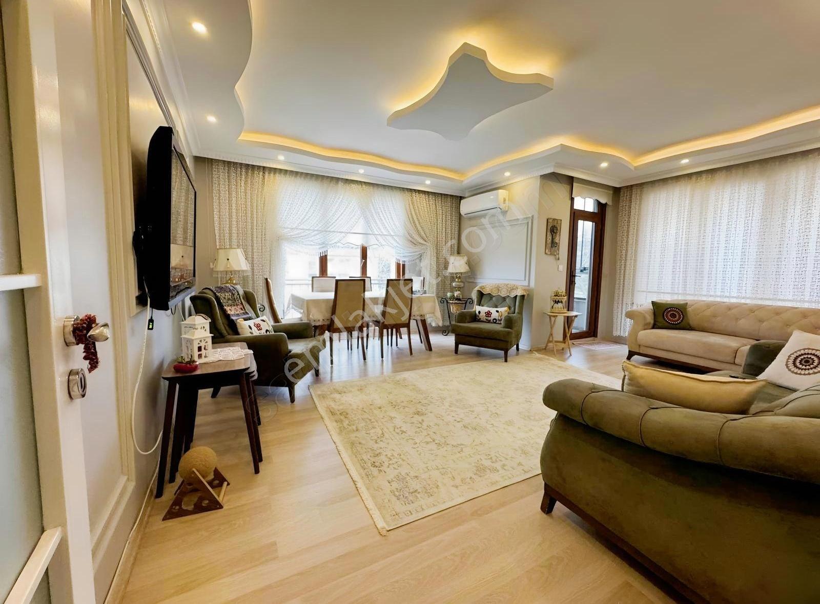 Beylikdüzü Kavaklı 5+2 300 M2 Satılık Dublex Site İçi