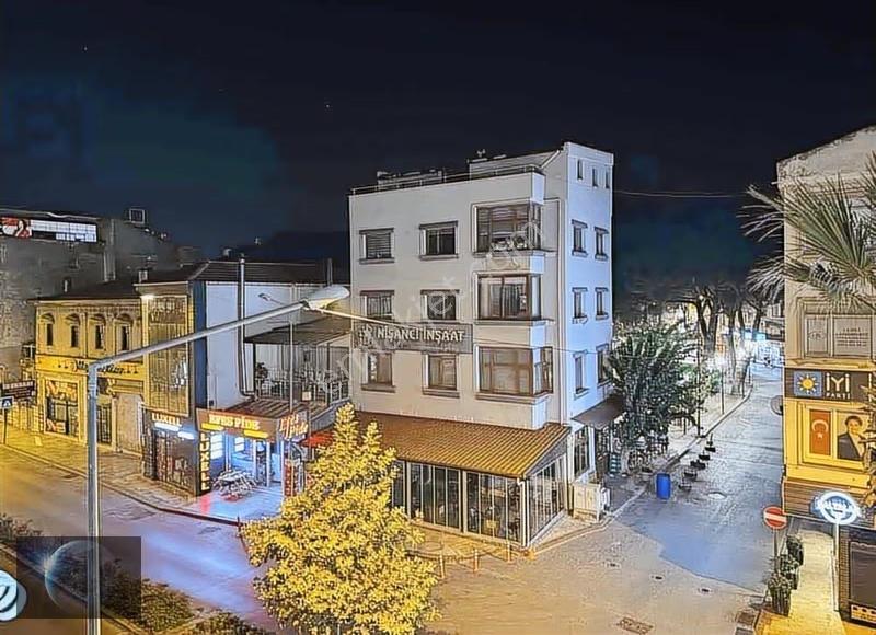 Seferihisar Çarşı Merkezinde Satılık 2+1 Arakat Daire - Görsel 14
