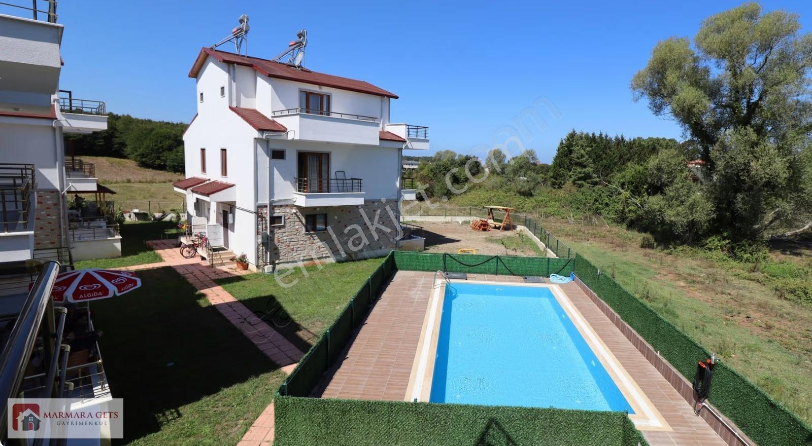 Marmara Gets-kandıra Kerpe'de Satılık 4+1 Havuzlu Site İçi Villa