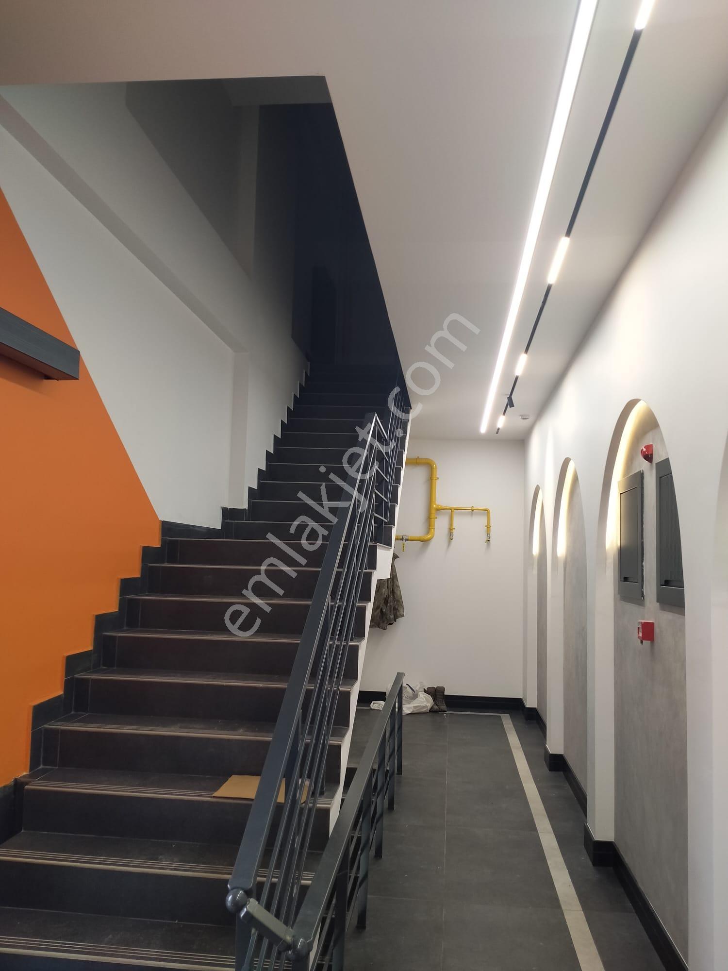 Bulvar Plazada Prestijli 1+1 Ofis Fırsatı - Görsel 16