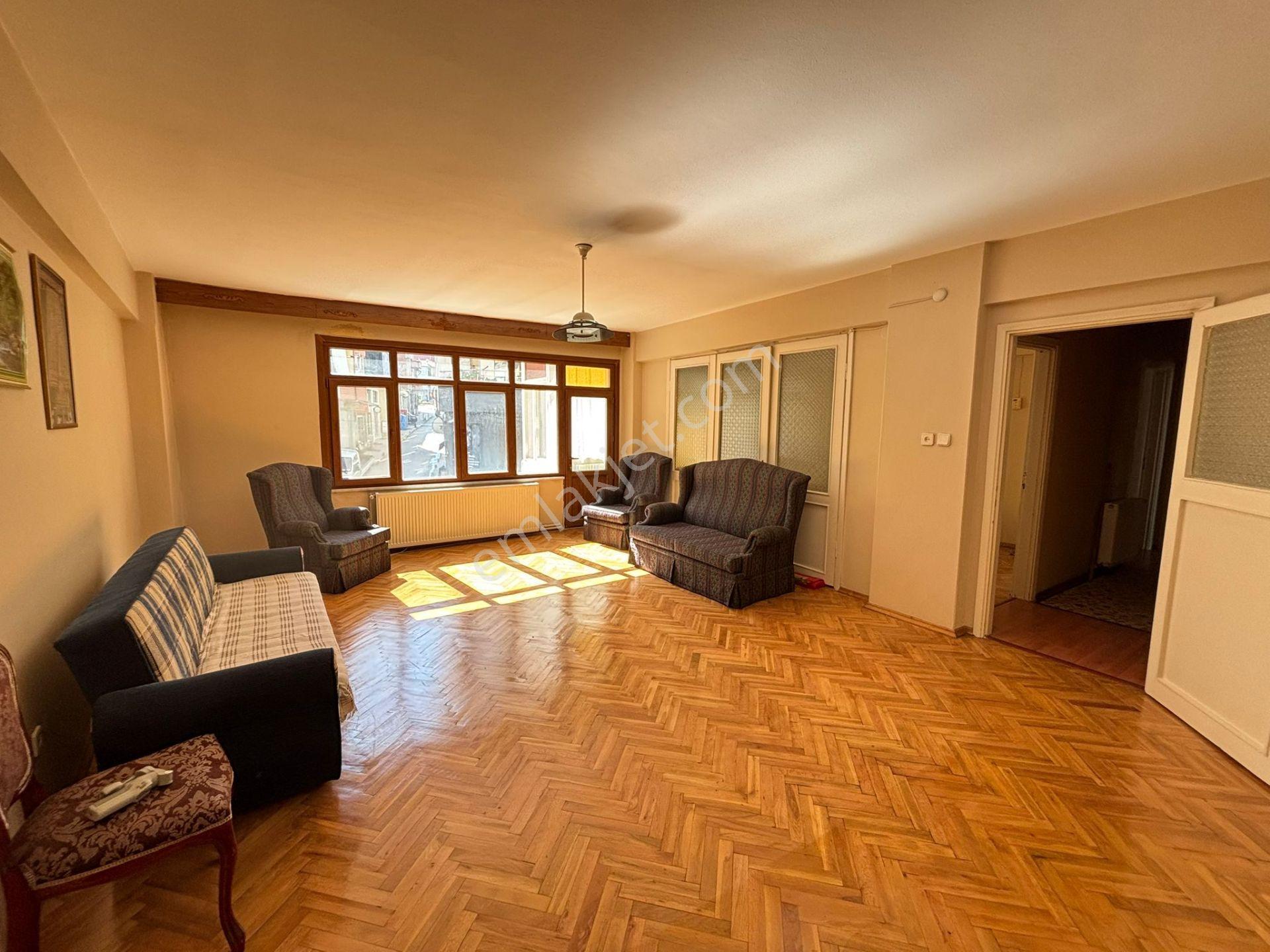 Karamürsel 4 Temmuz Mah. Cadde Üzeri 130 M² 3+1 Ofise Uygun