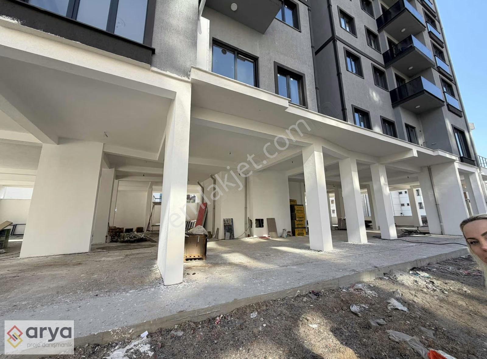 Hürriyet Mahallesinde Prestijli 750 M² Kiralık Ticari Alan! - Görsel 13
