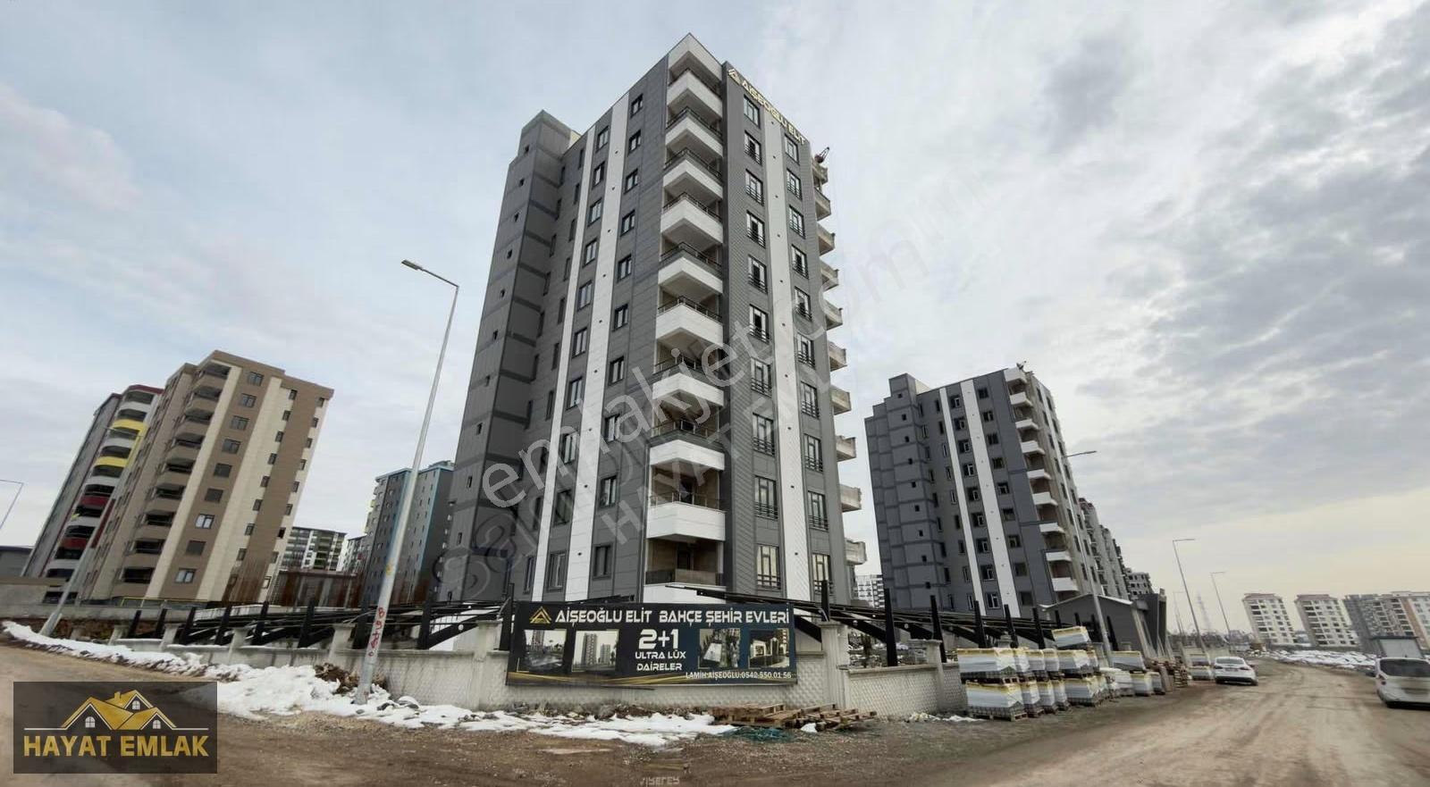 Ataşehir'de Elit Bahçeşehir Evleri'nde 2+1 Sıfır Eksiksiz