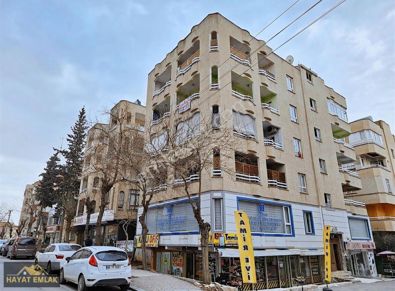 Hayat'tan Kiralıkyenişehir Caddesi'nde 3+1, 170m² Geniş Daire