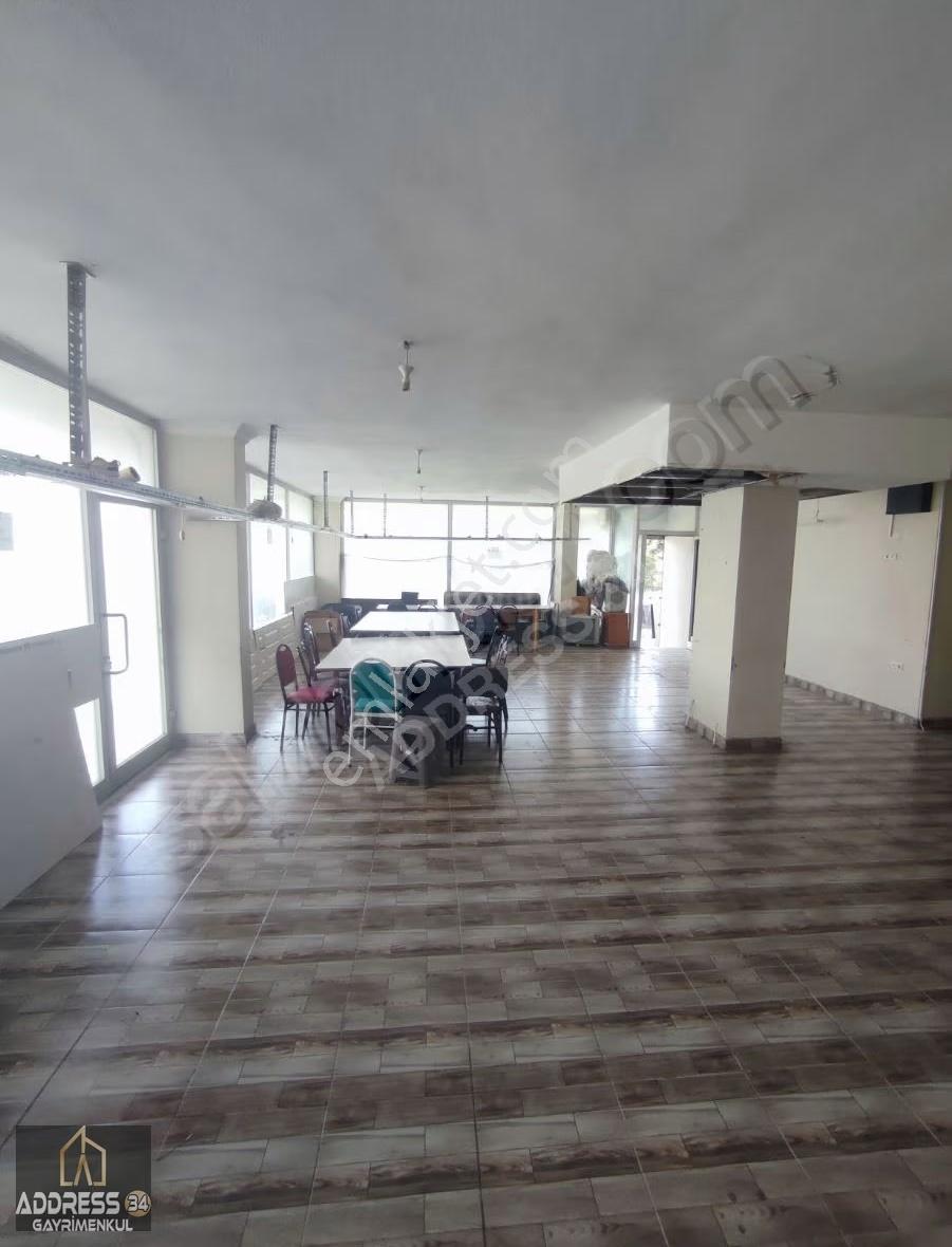 Taşoluk Mah. Cadde Cepheli 210 M² Kiralık Dükkan | Metroya Yakın