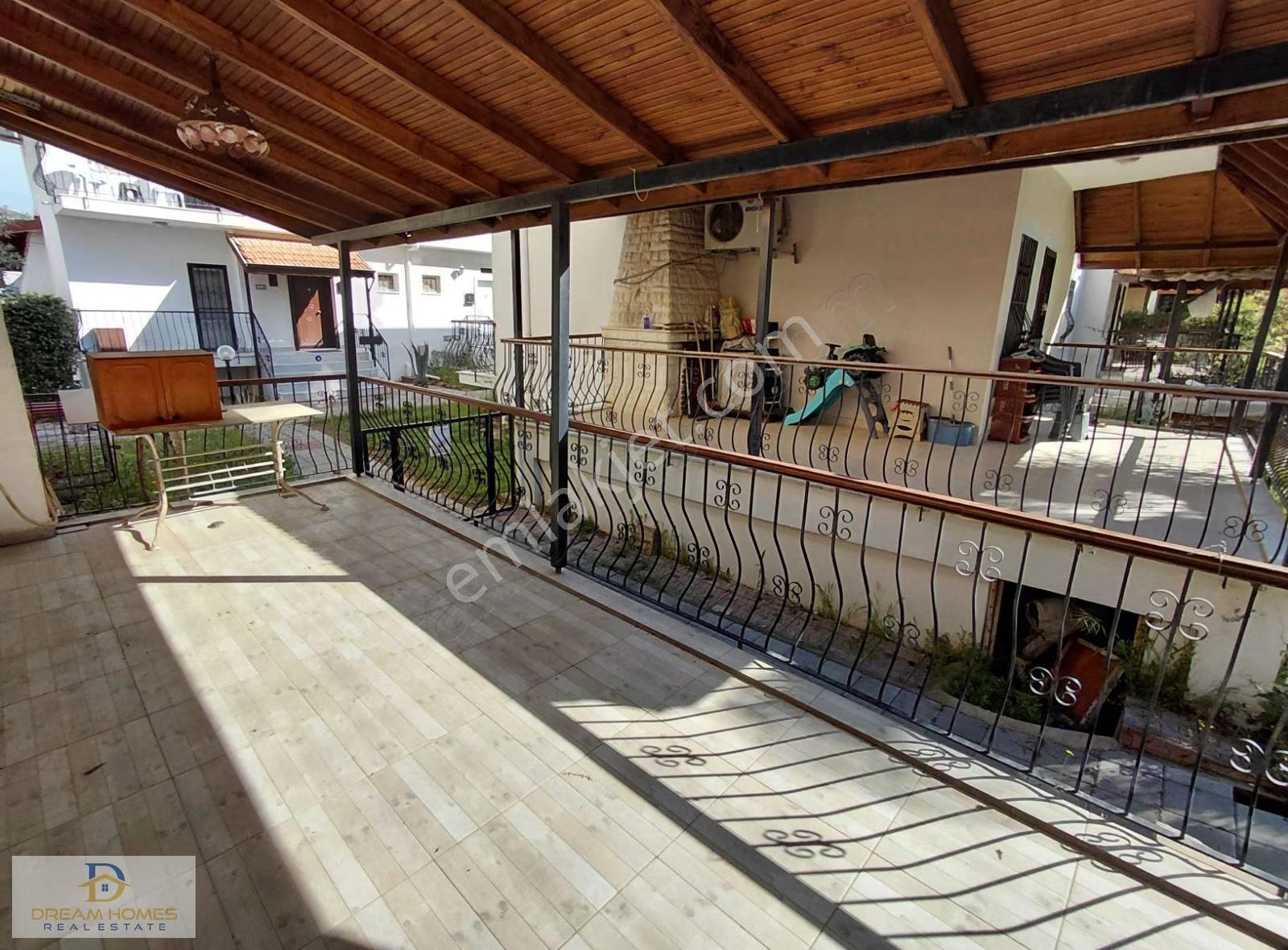 Merkezi Konumda, Havuzlu Sitede Satılık İkiz Villa - Görsel 2