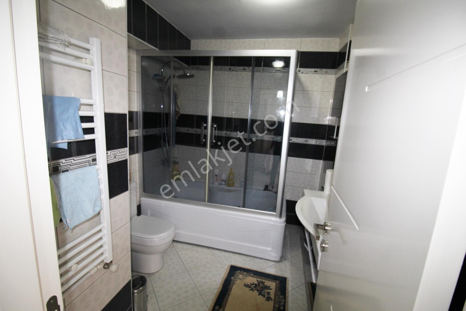 Krc'den Hocalı Caddesi Üzerinde Full+full Yapılı Asansörlü 6+1 - Görsel 8