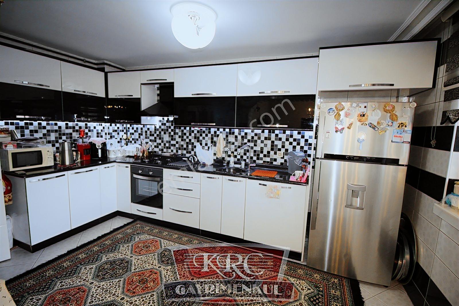 Krc'den Hocalı Caddesi Üzerinde Full+full Yapılı Asansörlü 6+1