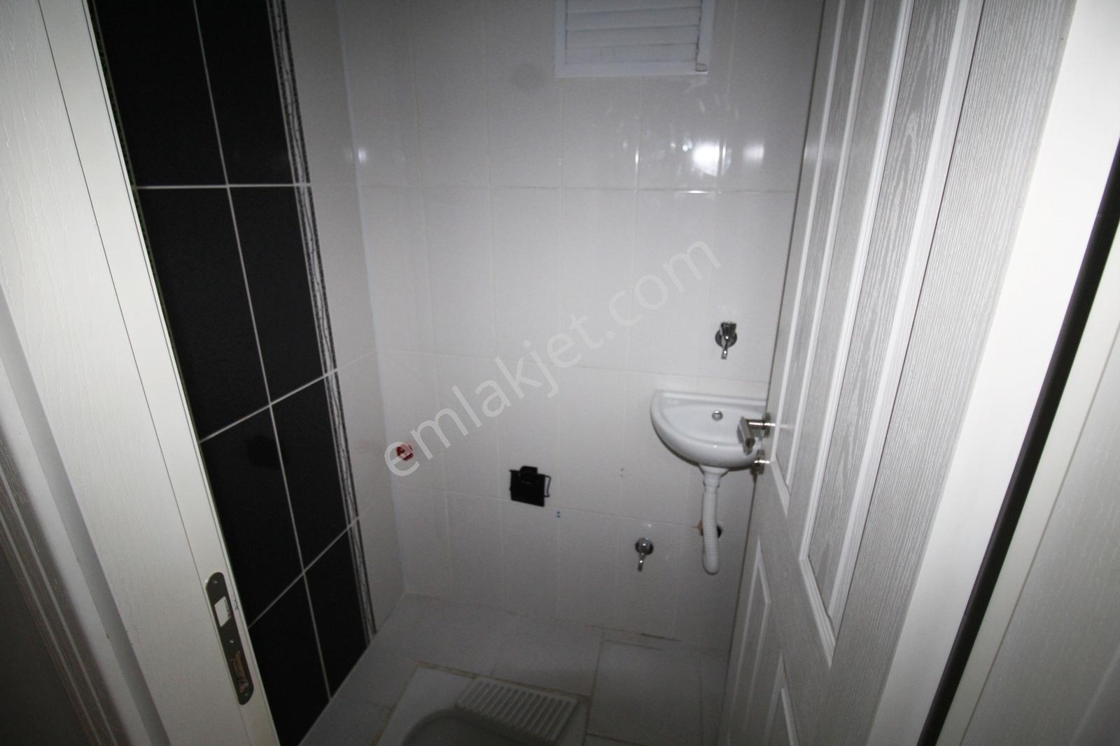 Krc'den Merkezi Konumda Manzaralı Lüks Sitede 4+1 Satılık Daire - Görsel 21