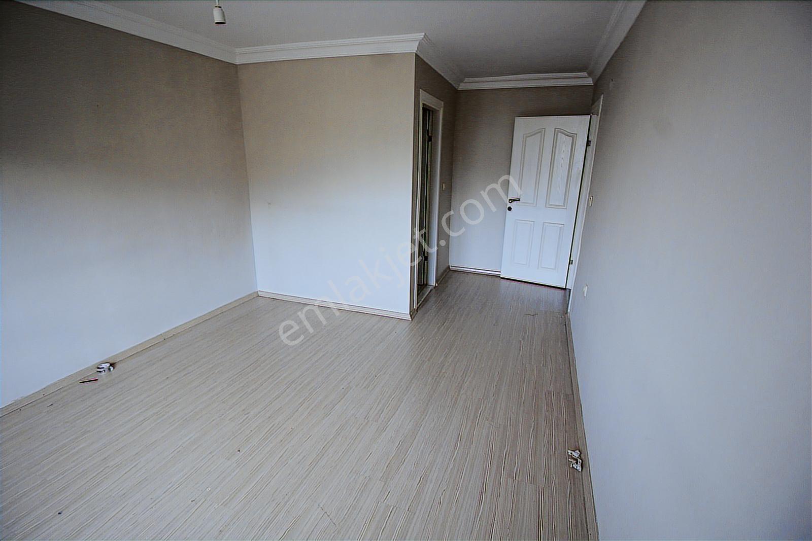 Krc'den Merkezi Konumda Manzaralı Lüks Sitede 4+1 Satılık Daire - Görsel 18