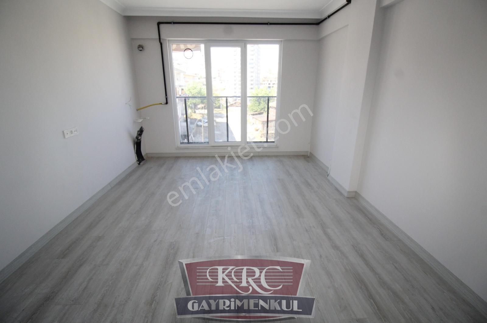 Krc'den Tren'e Yürüme Mesafesinde 60.000 Tl Kira Getirili 4+2