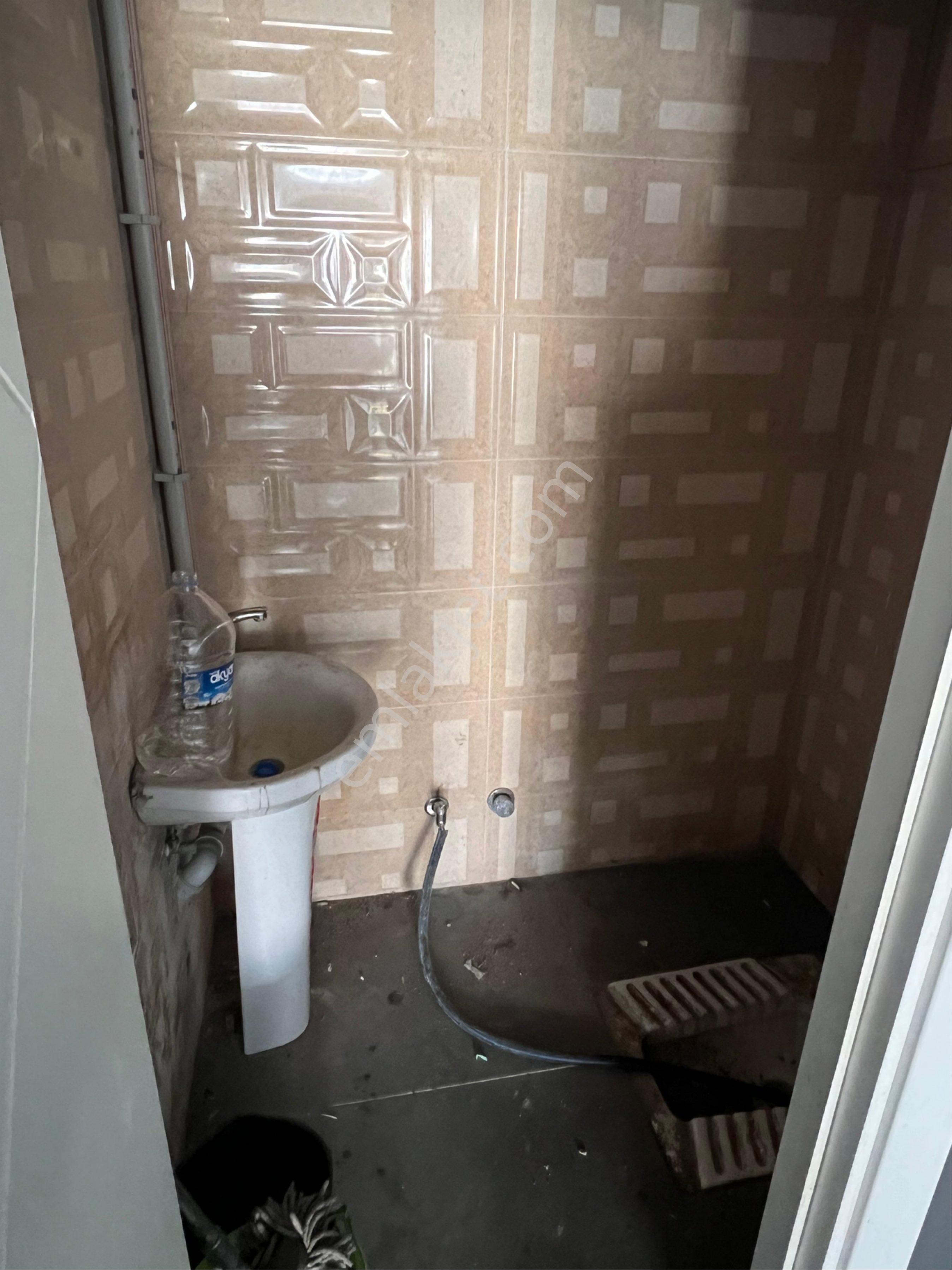 Arkadaş Emlaktan Galericiler Sitesinde 2 Katlı Kiralık Dükkan - Görsel 14