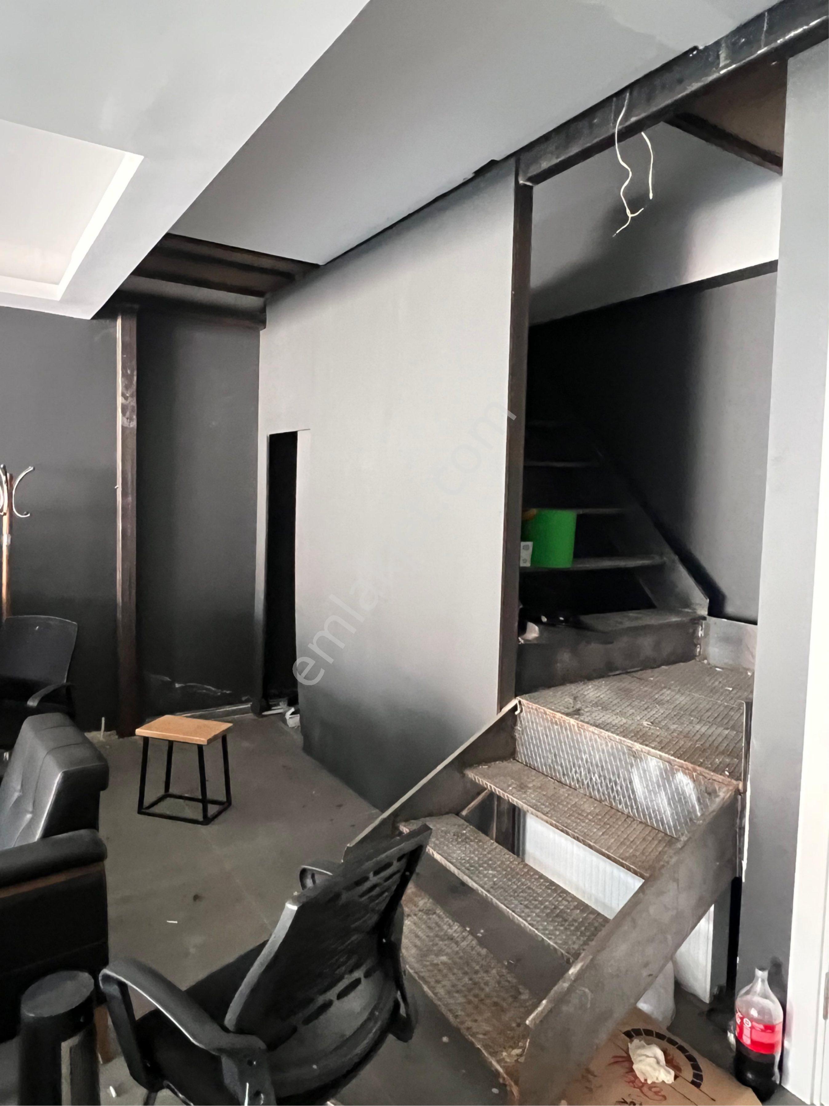 Arkadaş Emlaktan Galericiler Sitesinde 2 Katlı Kiralık Dükkan - Görsel 7