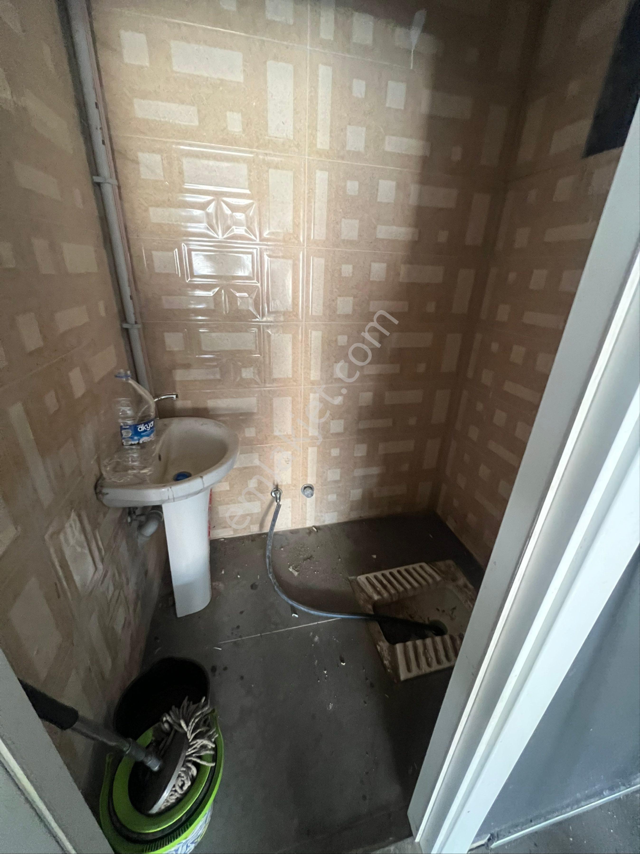 Arkadaş Emlaktan Galericiler Sitesinde 2 Katlı Kiralık Dükkan - Görsel 30